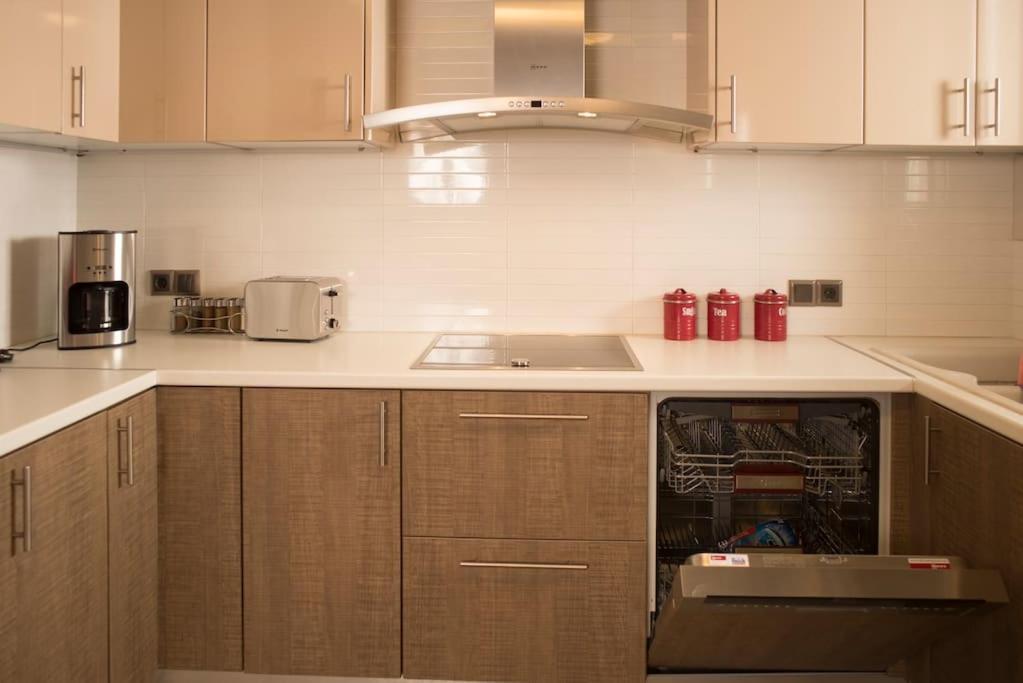 Deluxe Apartment In The Center Каламата Екстер'єр фото