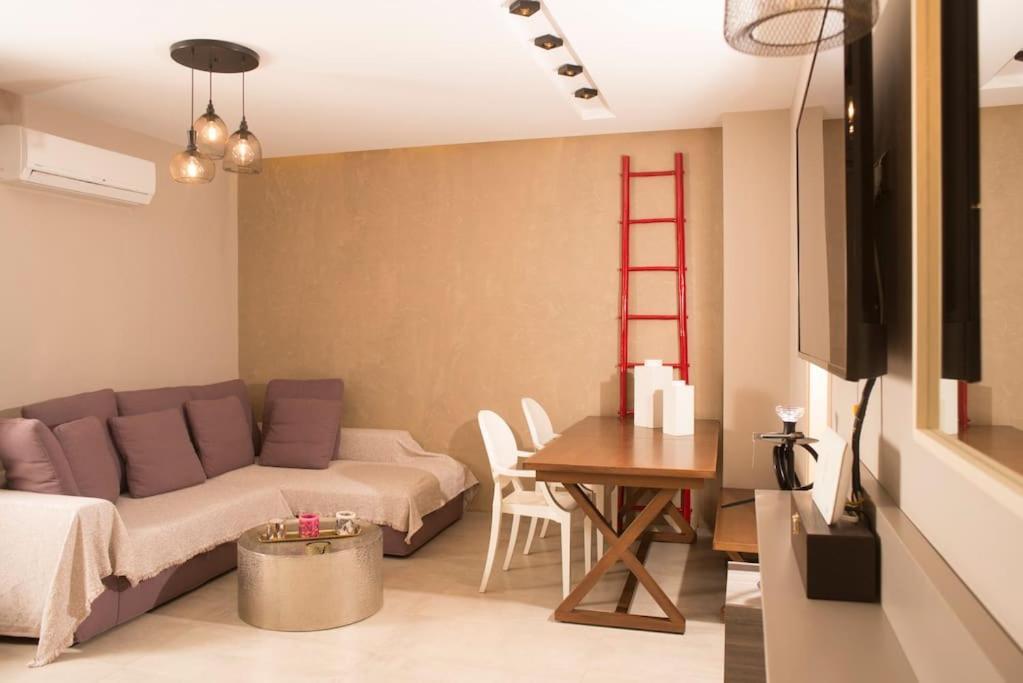 Deluxe Apartment In The Center Каламата Екстер'єр фото