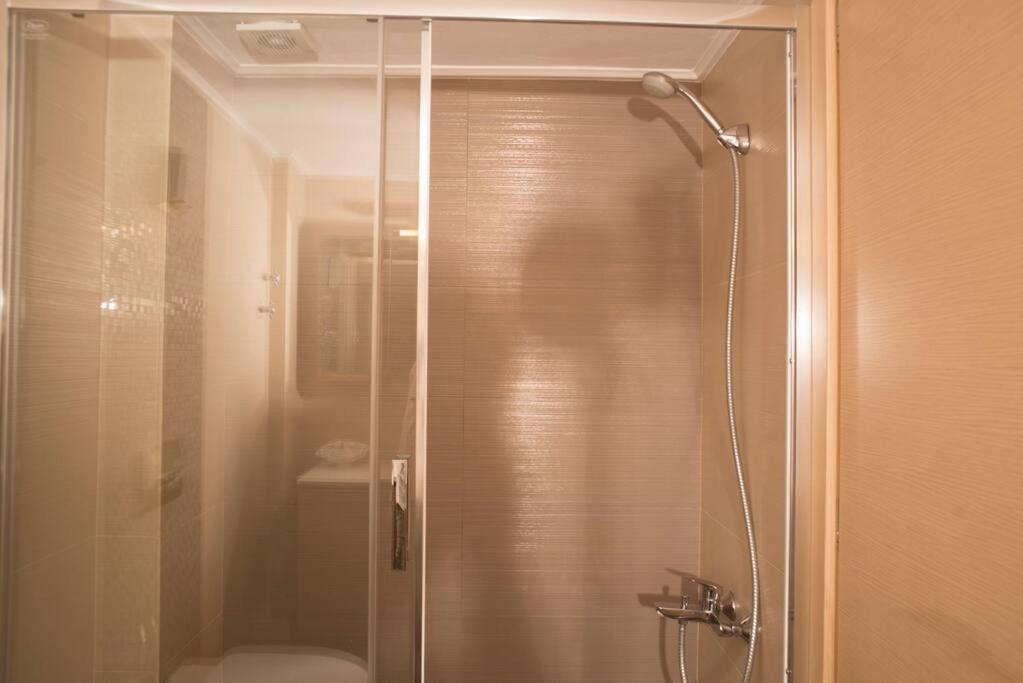 Deluxe Apartment In The Center Каламата Екстер'єр фото